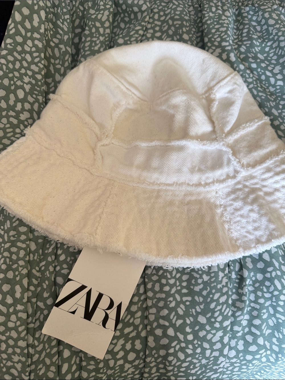 Zara white bucket hat